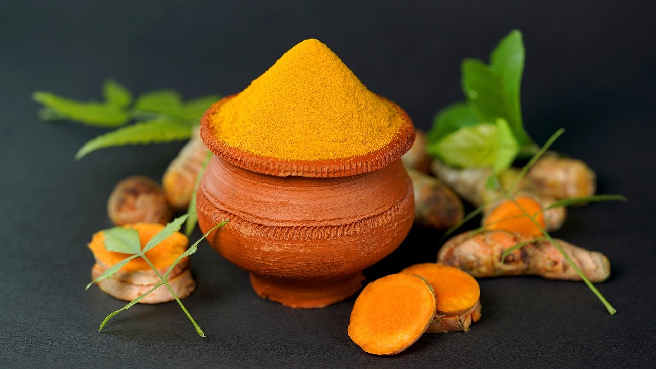 Haldi ke upay: जानें ज्योतिष अनुसार हल्दी का इस्तेमाल और इससे जुड़े उपाय